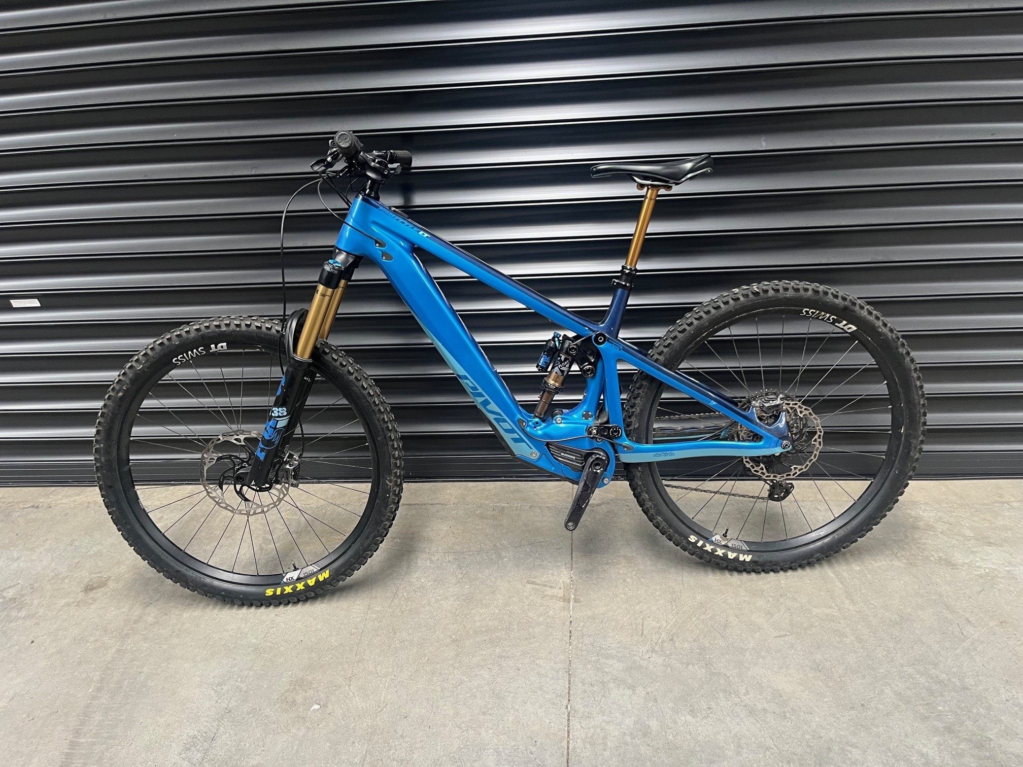 EX DEMO Shuttle LT Team XTR - Large - Pivot Cycles NZ