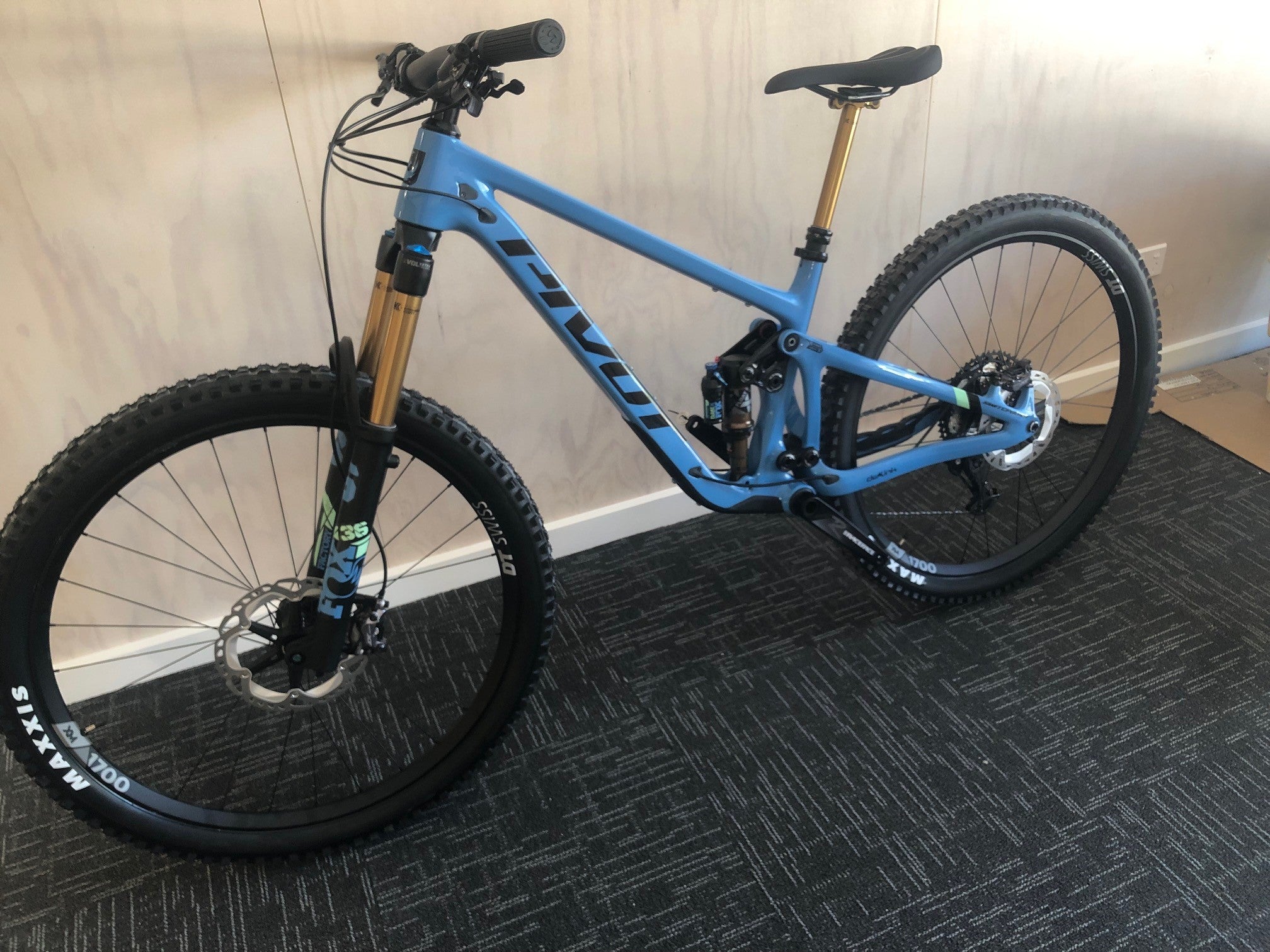 EX DEMO Switchblade Pro XT/XTR MEDIUM - Pivot Cycles NZ