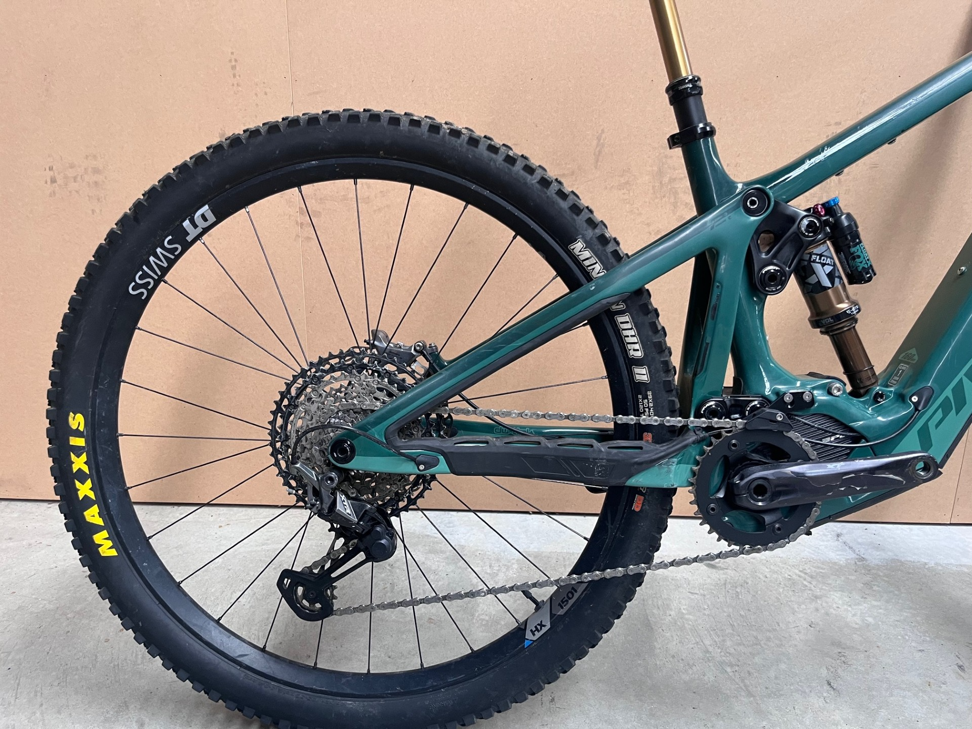 EX DEMO SHUTTLE LT TEAM XTR WITH 29" ALLOY WHEELS - MEDIUM - Pivot Cycles NZ