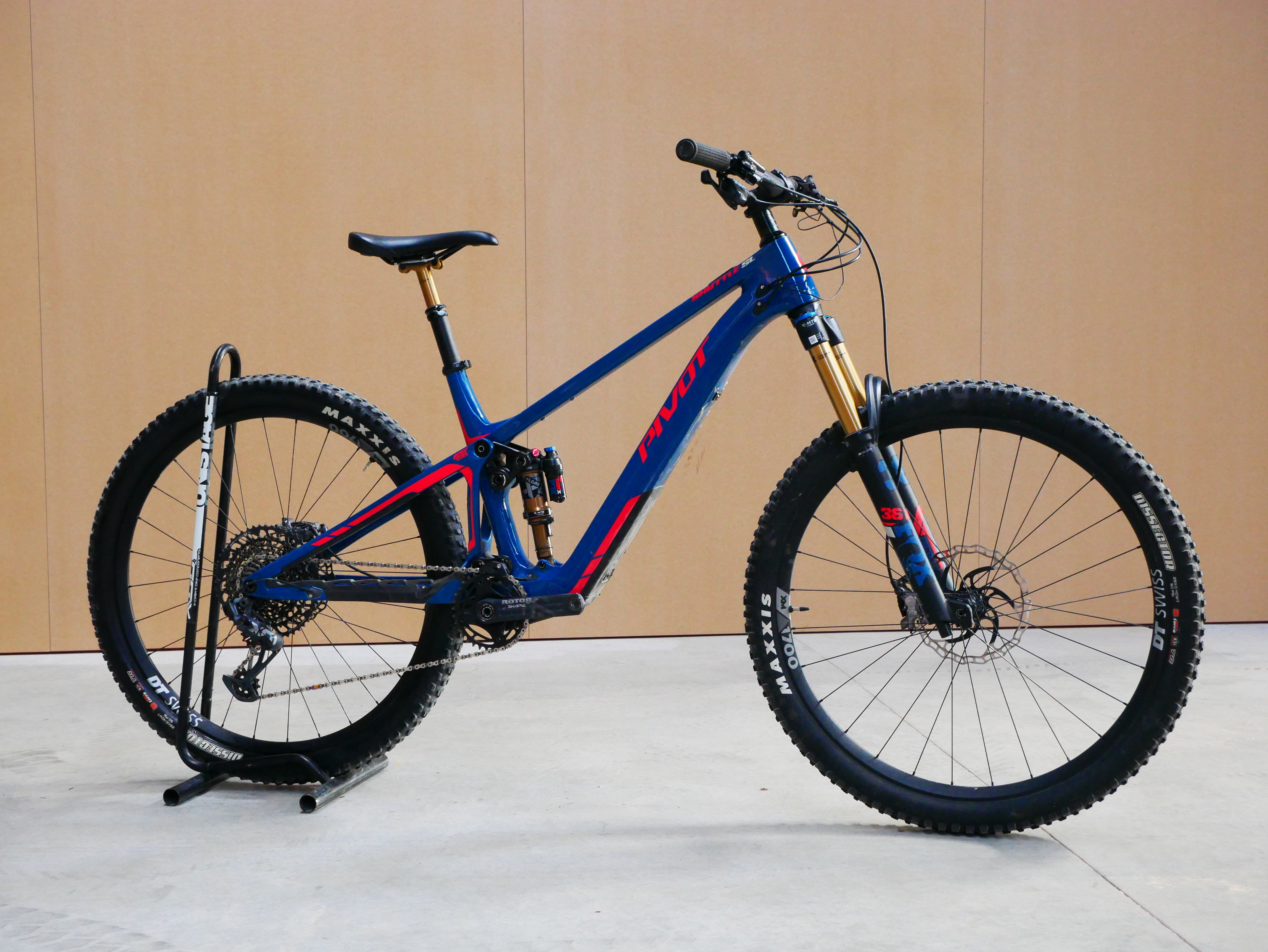 EX-DEMO SHUTTLE SL PRO X01 – Large - Pivot Cycles NZ