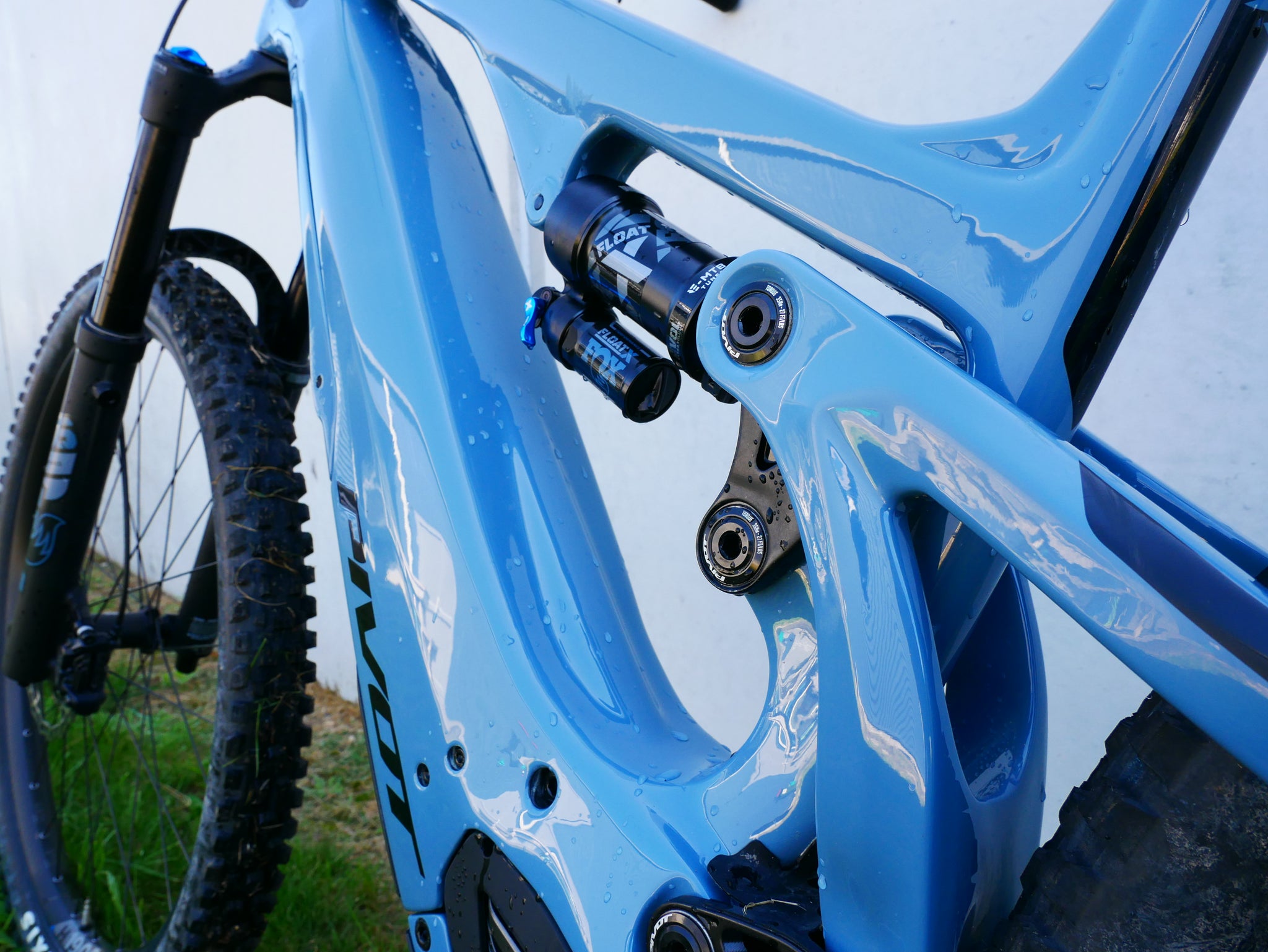 EX DEMO PIVOT SHUTTLE AM LARGE Pivot Cycles NZ